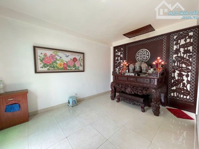 Bán nhà Ngọc Thụy, dân xây mới, lõi trung tâm, sát oto tránh, 5 tầng, 33m2, mt: 5.7m, 8.1 - 2