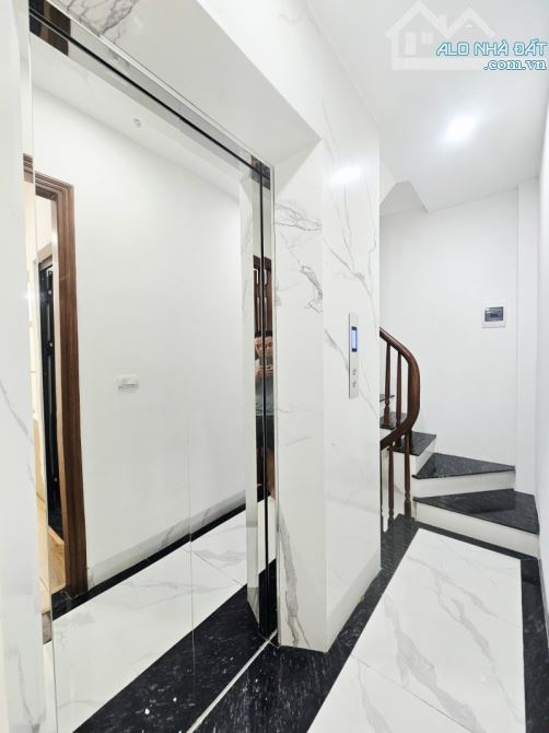 Bán nhà đẹp phố Trần Hữu Tước, 7 tầng thang máy, ngõ cực rộng, 43m2, 10.25tỷ - 2