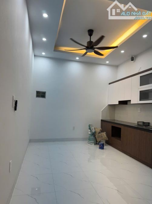 Bùi Xương Trạch, Thanh Xuân, ở ngay 42m2, 3.5 tầng, 2 mặt thoáng giá 4.2 tỷ. - 2