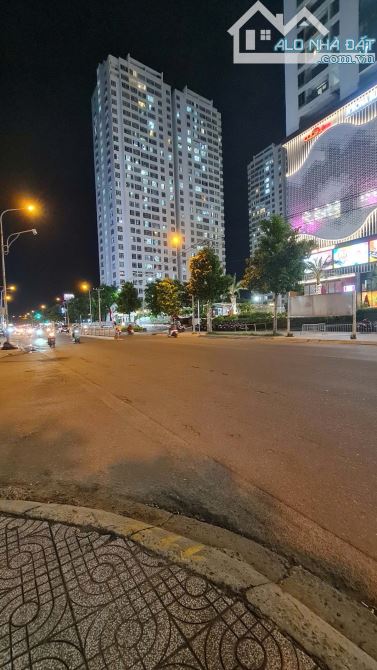 Bán 3 căn liền kề mặt tiền đường Dương Quang Đông, Phường Chánh Hưng. Vị trí kinh doanh - 2