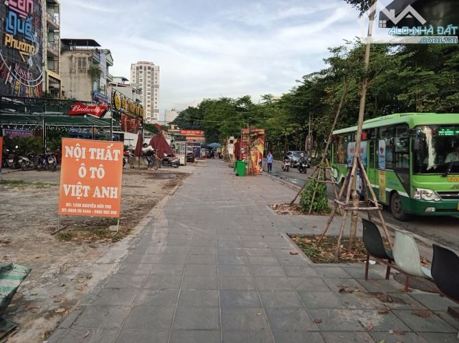 Bán nhà cấp 4 Mặt phố Nguyễn Hữu Thọ, DT 425m2, Kinh doanh. MT 15m. Giá 140 tỷ