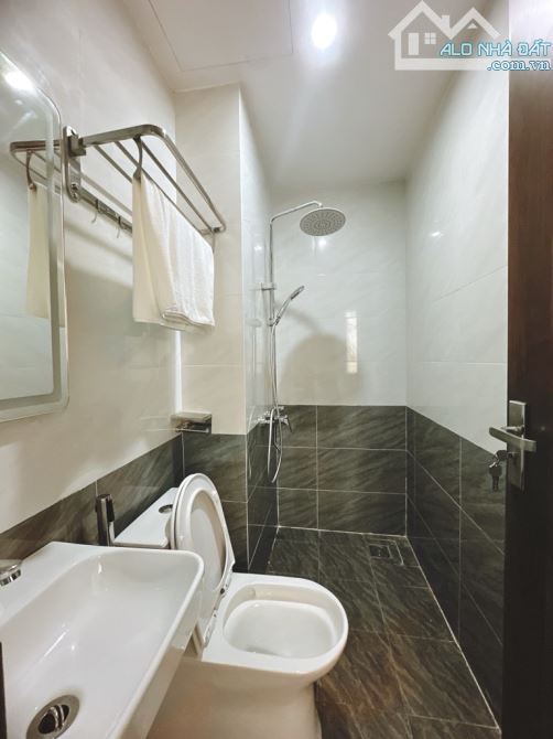 VŨ ĐỨC THẬN NHÀ MỚI 5 TẦNG NỘI THẤT XỊN SÒ , NGÕ NÔNG GẦN PHỐ CHỈ HƠN 6 TỶ - 3