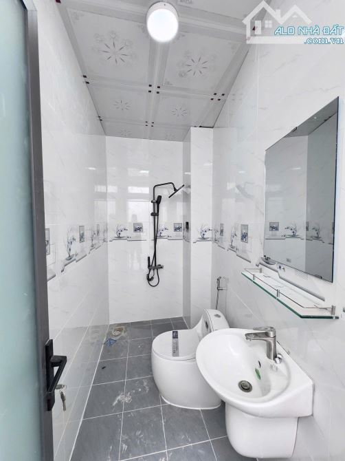 NHÀ 1 TRỆT 1 LẦU HOÀN CÔNG TẠI P. BỬU HÒA ( NAY LÀ P. BIÊN HÒA ) chỉ 2T850 - 3