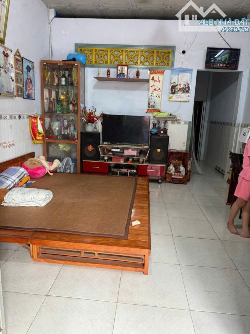 Nhà sổ hồng riêng chỉ 2 tỷ xíu 4mx14m gần chợ thới tứ đặng thúc vịnh hóc môn - 3