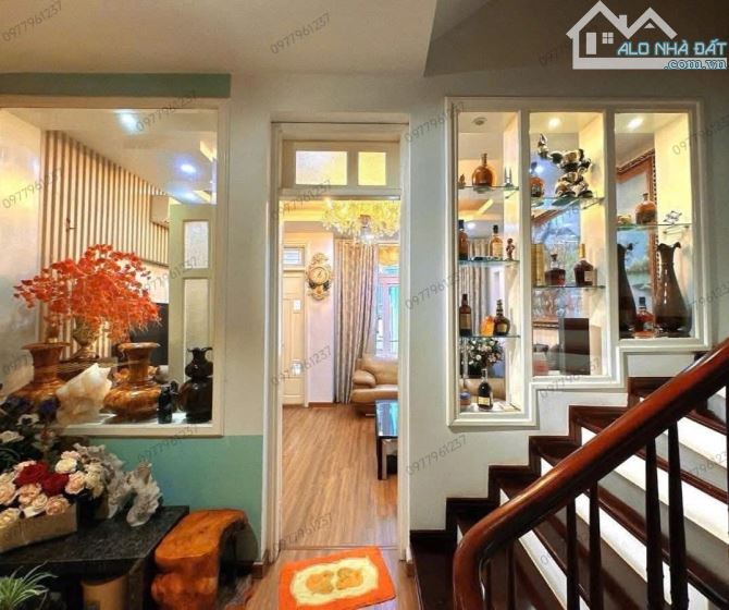 BÁN NHÀ PHẠM TUẤN TÀI 60m2. HAI THOÁNG - PHÂN LÔ + GARA Ô TÔ - 2 Ô TÔ TRÁNH TRƯỚC NHÀ - 3