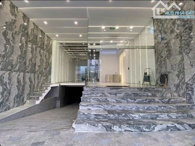 BÁN TOÀ NHÀ VĂN PHÒNG 2,600 M2- MT NAM KỲ KHỞI NGHĨA,Q1- DT: 8,7X40- 9 TẦNG- 250 TỶ - 3