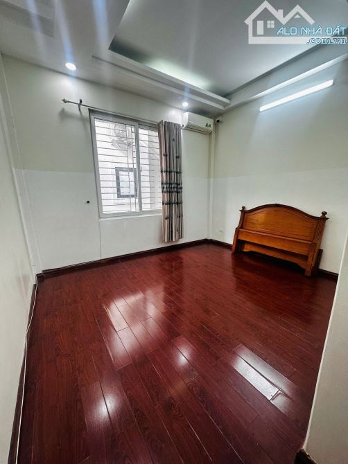 Cho thuê nhà đẹp Trần Quốc Hoàn, Cầu Giấy. DT 65m2, 5 tầng. Giá 23 tr(thg) - 3
