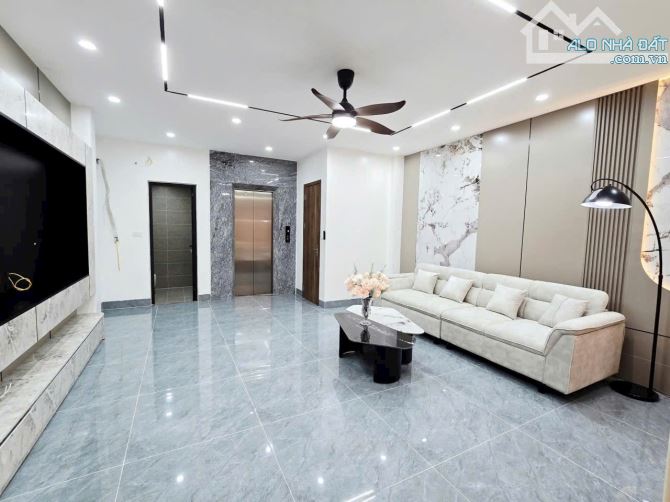 BÁN NHÀ LÔ GÓC THẠCH BÀN LONG BIÊN 8 TỶ 46m MT 4m Ô TÔ KINH DOANH THANG MÁY GẦN AEON - 3