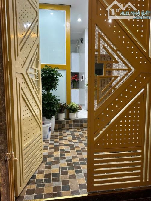 13.5 Tỷ nhà dòng tiền Đại La, Gần phố 9 tầng thang máy, 50m, D,thu 450tr/năm, PCCC đủ