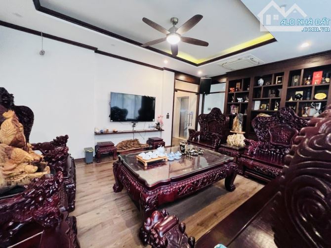 ĐẸP! NHÀ PHÂN LÔ PHỐ TRẦN QUANG DIỆU - LÔ GÓC - Ô TÔ TRÁNH - 67m2 -7T THANG MÁY - HÀNG XÓM - 3
