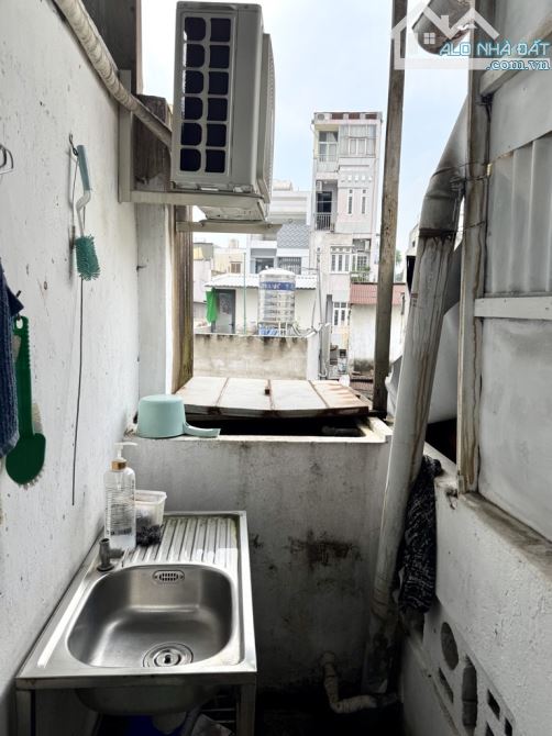 lầu 1 Nguyễn Văn Đừng  P6, Q5,  DT 3,9 x 10, tầng. Giá  2,9 tỷ TL.  Mô tả: + Nhà tập thể, - 3