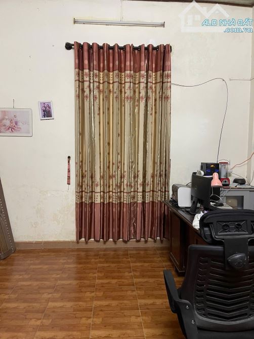 Nhà nguyên căn có điều hoà,100m2, cách trường sư phạm 2,5km - 3