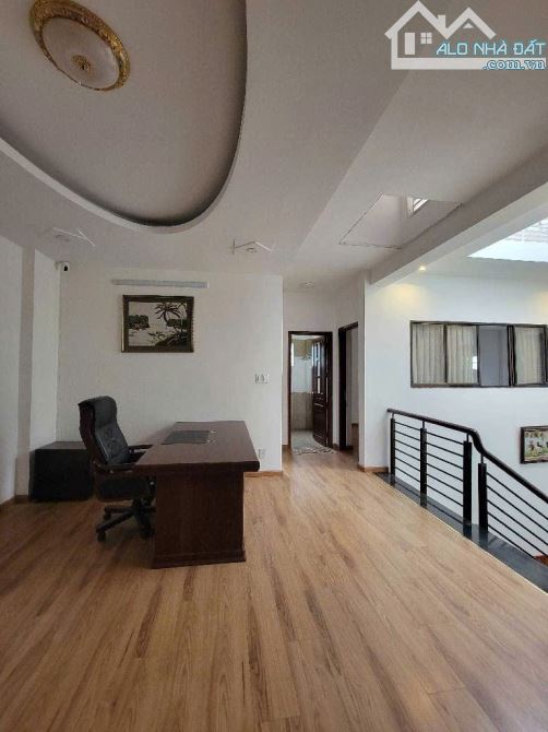 Bán Biệt Thự Vườn Mini 2 tầng đường APĐ 09, phường AN PHÚ ĐÔNG, Q12,Dt 180m²(10x18).Hẻm 6m - 3