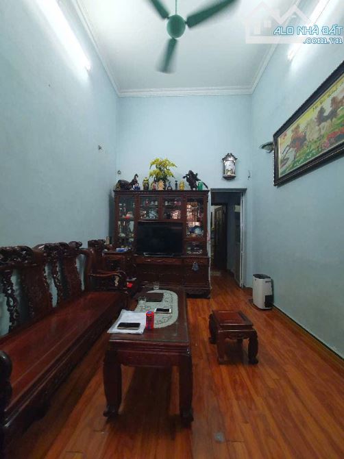 Chính Kinh – 43,3m – 7,2 Tỷ – Nhà Tự Xây Chắc Chắn – Trần Cao Thoáng - Ngõ rộng ba gác đỗ - 3
