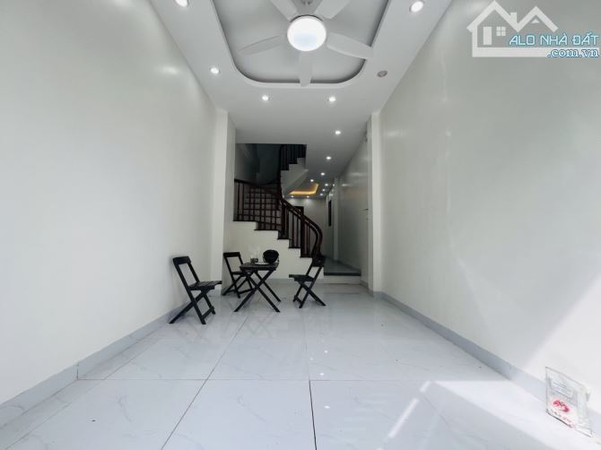 💰 GIÁ NHỈNH 5 TỶ – CÓ NHÀ RIÊNG PHỐ XỐM 33m² x 5 TẦNG – Ô TÔ TRÁNH 🏡 - 3