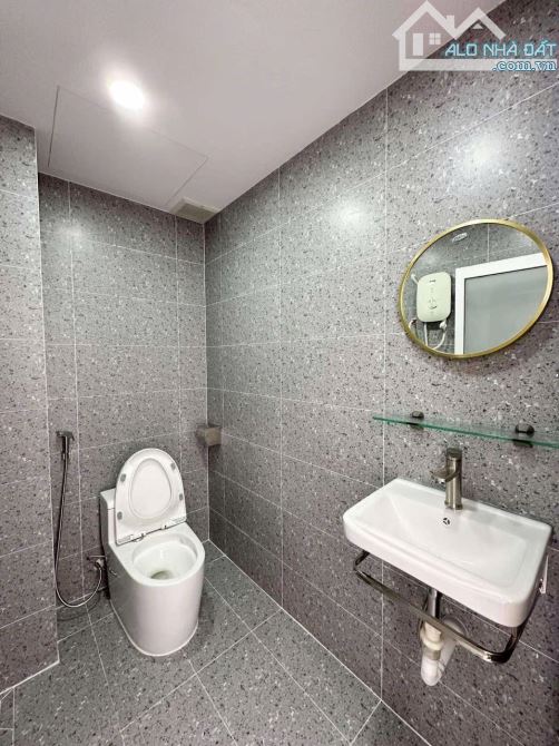 CHDV GIÁP Q1 - 68M2 - 3 TẦNG - 5PN - 35TR/THÁNG - 5WC KHÉP KÍN - FULL NỘI THẤT CAO CẤP - 3