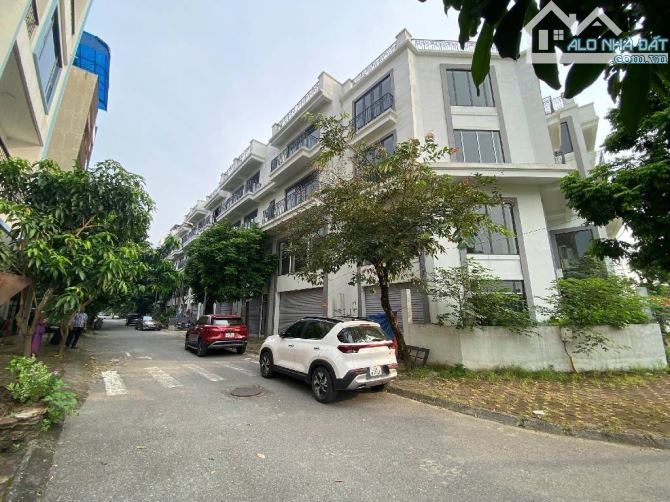 BÁN BIỆT THỰ LIỀN KỀ TĐC TRÂU QUỲ-ĐỐI DIỆN CÔNG VIÊN GIA LÂM-81m2-4 tầng-17,5 tỷ - 3
