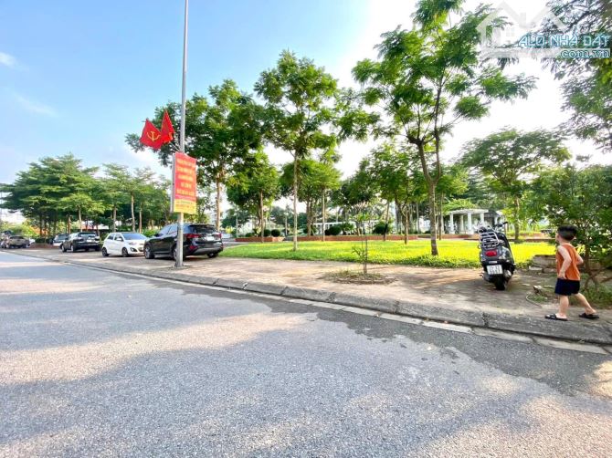 Bán nhà 5 tầng Tái định cư Giang Biên, Vỉa hè kinh doanh dt 60m2 mt 5m - 3