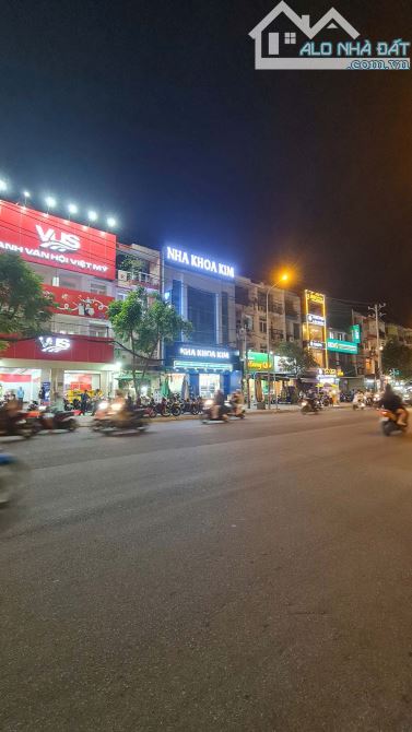 Bán 3 căn liền kề mặt tiền đường Dương Quang Đông, Phường Chánh Hưng. Vị trí kinh doanh - 3