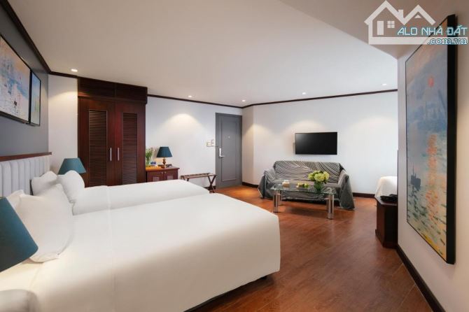 Bán khách sạn mặt phố Hàng Trống 340m2, MT 10m, Giá 398 tỷ, Doanh thu 75 Tỷ/ năm.