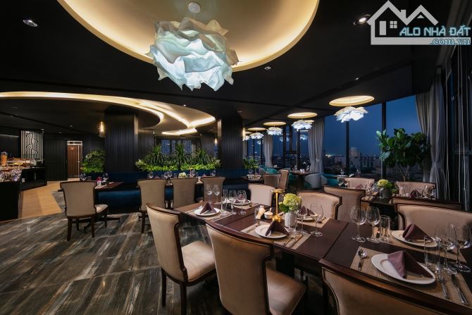 Bán khách sạn 4 sao Nguyễn Trường Tộ DT 180m2 x 15T, MT 7.5m, 165 Tỷ - Dòng tiền 33 tỷ/năm - 4
