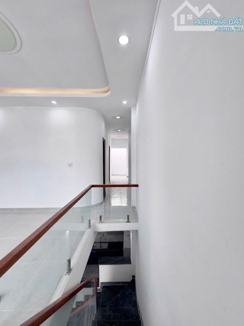 NHÀ 1 TRỆT 1 LẦU HOÀN CÔNG TẠI P. BỬU HÒA ( NAY LÀ P. BIÊN HÒA ) chỉ 2T850 - 4