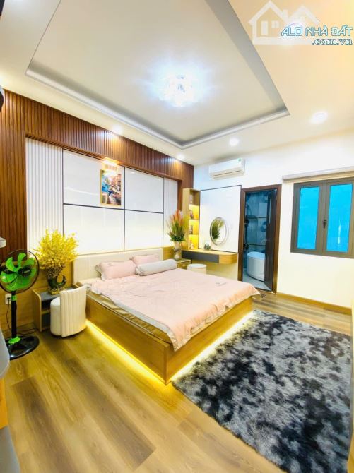 Bán Mặt tiền Hẻm 8m Thông, Gần chợ Tân Sơn, 4m x 17m, 4 Tầng, Có Thang Máy, 12 Tỷ x - 4