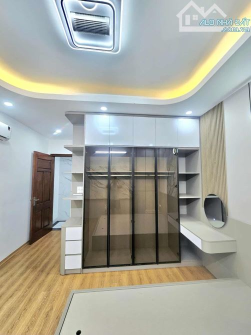 Nhà bán phố Trần Hữu Tước- Đống Đa- nhà mới tinh 38m - 7 tầng - thang máy xịn - 4