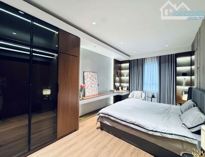 Bán chung cư Hoàng Đạo Thúy. DT: 119m, 3n, 2vs. Full nội thất cao cấp: Giá: 10,7 tỷ - 4