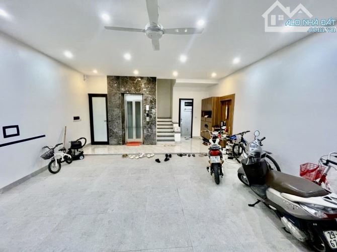 Bán Biệt Thự Quận Long Biên 63m2-Mt 6m-PHÂN LÔ Ô TÔ TRÁNH, VỈ HÈ-THANG MÁY, KINH DOANH-2x - 4