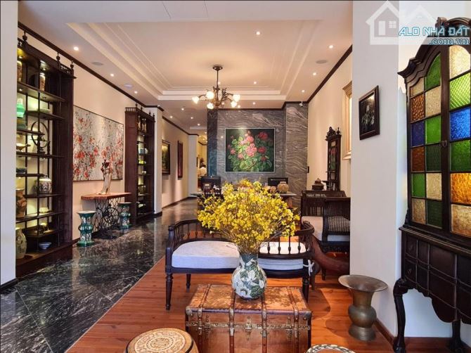 cho thuê bountique hotel 50 phòng- mới đẹp- mặt tiền đồng khởi- ngang 15m- giá: 2,5 tỷ/th - 4