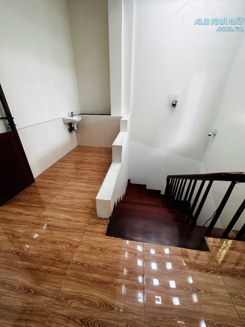 Cho thuê nhà đẹp Trần Quốc Hoàn, Cầu Giấy. DT 65m2, 5 tầng. Giá 23 tr(thg) - 4