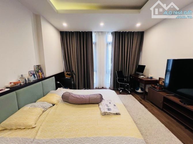 ĐẸP! NHÀ PHÂN LÔ PHỐ TRẦN QUANG DIỆU - LÔ GÓC - Ô TÔ TRÁNH - 67m2 -7T THANG MÁY - HÀNG XÓM - 4