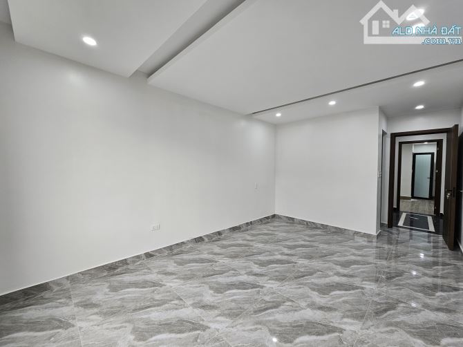 Bán nhà Trần Nguyên Hãn, Ô tô đỗ trong nhà gias5,5 tỷ - 4