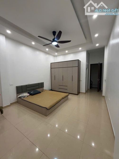 Thịnh Hào 2 - Ngõ thông - Trước nhà rộng 2m - Cách ô tô 70m - Nhà dân xây chắc chắn - 4