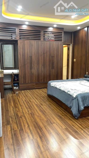 BÁN NHÀ PHẠM TUẤN TÀI 70m2. PHÂN LÔ + GARA Ô TÔ - 2 Ô TÔ TRÁNH ĐỖ + VĂN PHÒNG ĐỈNH - 4
