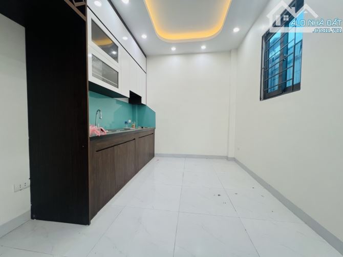 💰 GIÁ NHỈNH 5 TỶ – CÓ NHÀ RIÊNG PHỐ XỐM 33m² x 5 TẦNG – Ô TÔ TRÁNH 🏡 - 4