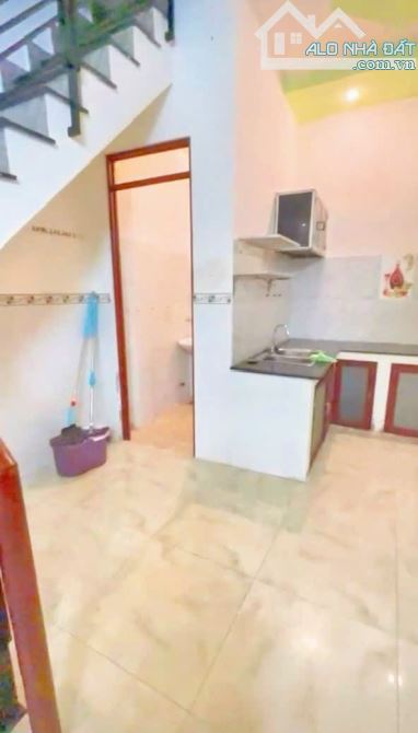 Nhà 2 tầng - ngang 3.5 dài 9 - Hẻm 2.5m - Tôn Đản Q4 - 4