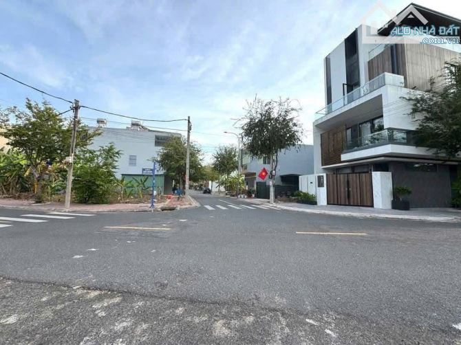 Lô góc Thoát Hiểm “Nguyễn Thần Hiến “Phước Nguyên-TP Bà Rịa-3 Tỷ - 84,7m2 - 4