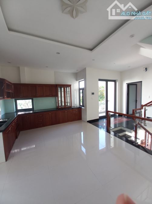 bạn:  ⸻  🔥 LÔ GÓC 50M RA BIỂN – NHÀ MỚI KENG – ĐƯỜNG 7.5M – VỈA HÈ 4M – KINH DOANH ĐỈNH - 5
