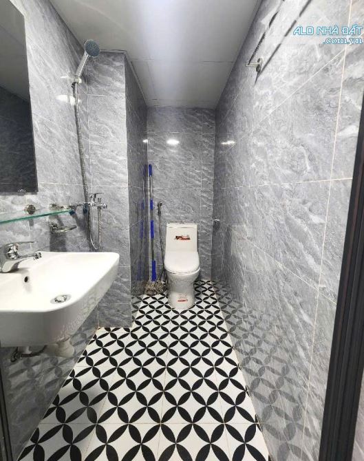BÁN NHÀ TẬP THỂ LÊ GIA ĐỊNH (Q.HAI BÀ TRƯNG) - 26/40M2 (Sổ đỏ riêng) 2 NGỦ 2WC NHỈNH 3 TỶ - 5