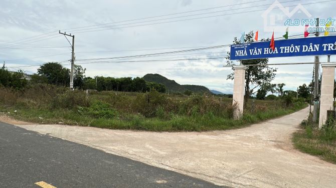 Bán 1550m2 có 300m2 đất ở ONT mặt tiền đường ĐT 711, ngang 19m giá tốt nhất chỉ 2.5 tỷ - 5