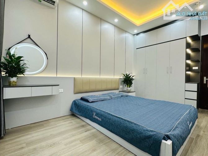 BÁN  GẤP  NHÀ  PHỐ  BẠCH  ĐẰNG  NGÕ  NÔNG  10M  RA  Ô TÔ  TRÁNH  4T  NHỈNH  5  TỶ - 5