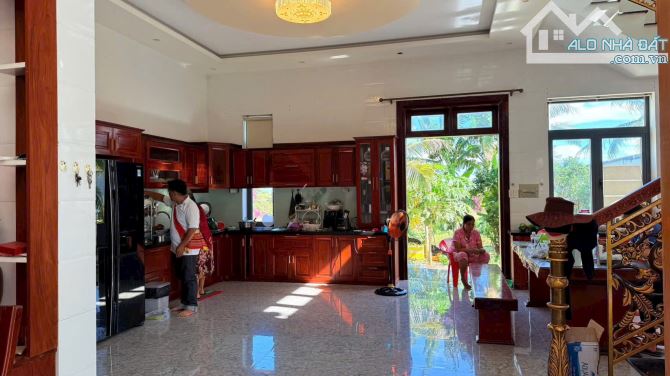 CĂN BIỆT PHỦ MẶT TIỀN LÊ DUẨN XÃ ĐẤT ĐỎ TPHCM DT 6700m2 có sẵn 640m2 thổ cư - 5