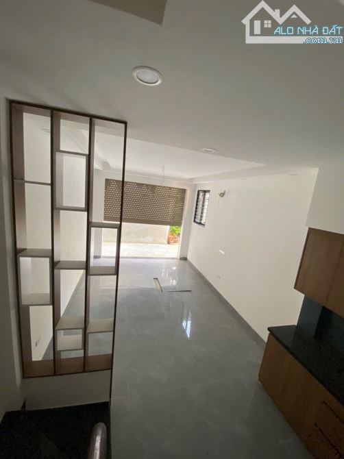 🏡 CHO THUÊ NHÀ NGUYÊN CĂN PHỐ LỆ MẬT – VIỆT HƯNG 🌟 LÔ GÓC – Ô TÔ ĐỖ GẦN – 4PN – NỘI THẤ - 5