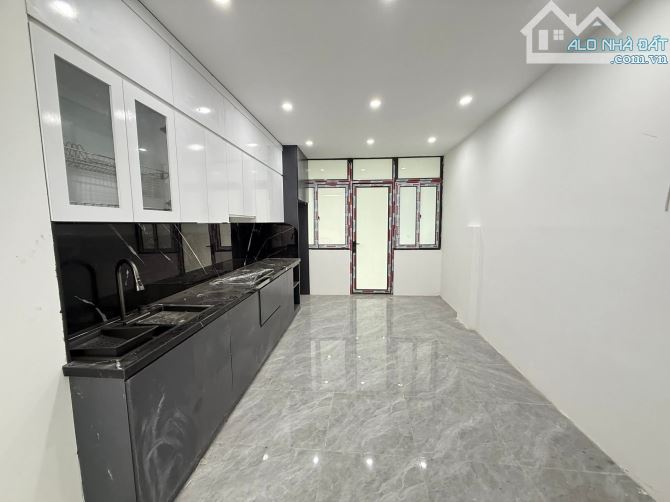 Vũ Ngọc Phan, Đống Đa, thang máy, ngõ thông, 30m oto đỗ,10.3 tỷ - 5