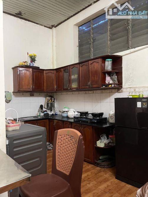 Nhà nguyên căn có điều hoà,100m2, cách trường sư phạm 2,5km - 5