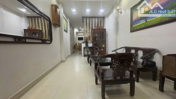 Bán nhà Đội Cấn, nội thất như hình, dựa vào ở ngay - 5