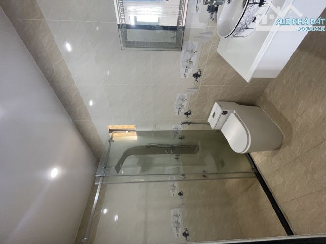 NGUYỄN VĂN QUÁ – GẦN TRƯỜNG CHINN – 4 TẦNG – 7x11m – HẺM XE HƠI - 5
