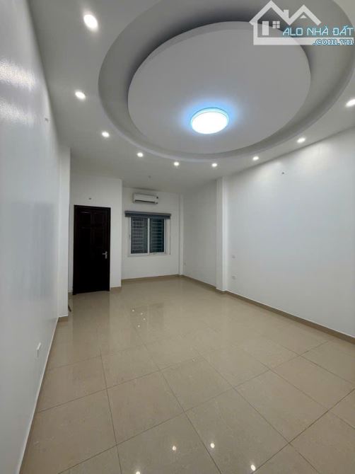 Thịnh Hào 2 - Ngõ thông - Trước nhà rộng 2m - Cách ô tô 70m - Nhà dân xây chắc chắn - 5